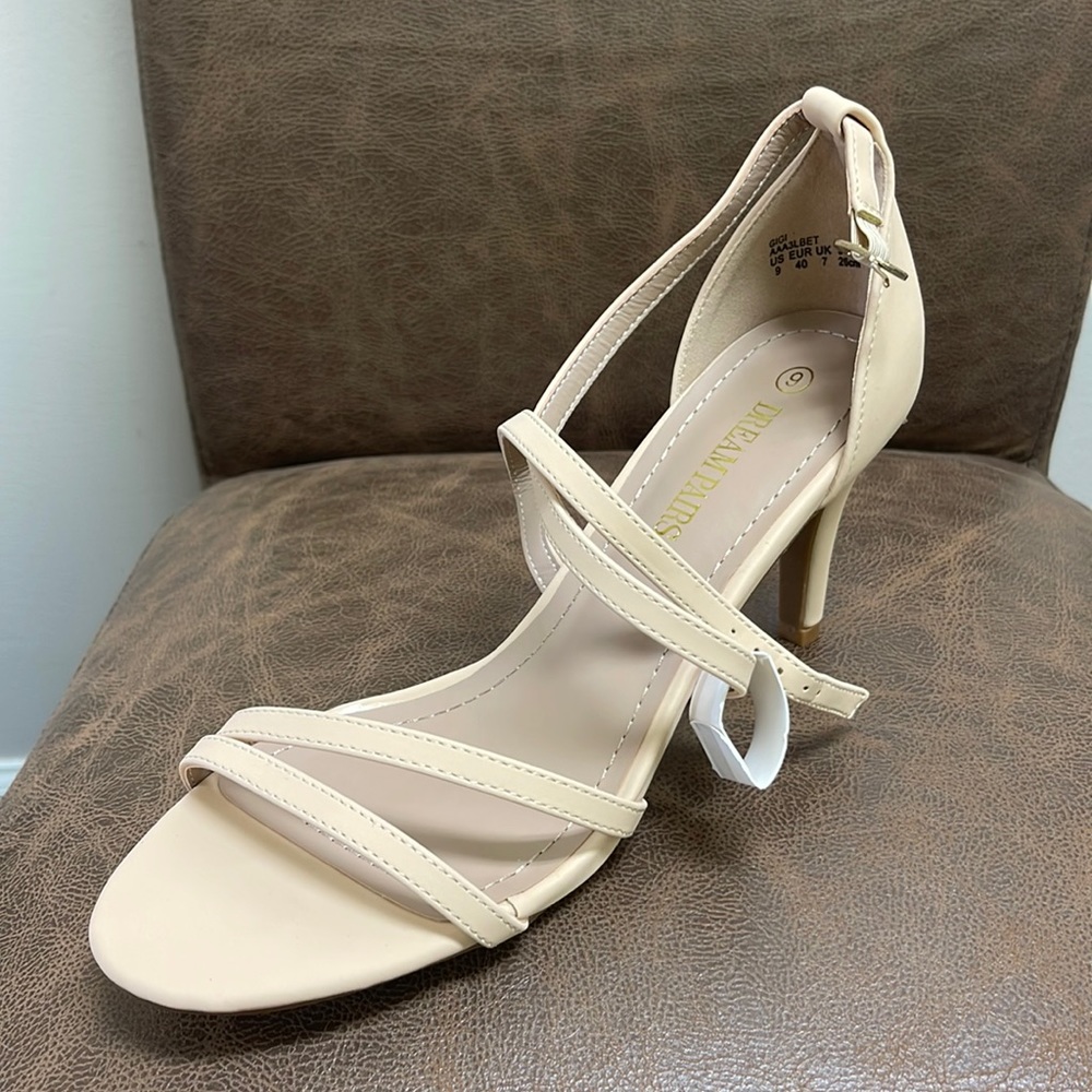 Brand new dream pairs heels